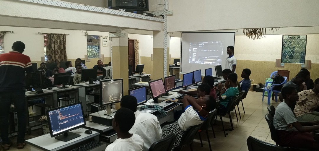 IPNet Institute of Technology assure une formation en Programmation Python à 84 élèves du Lycée Scientifique Robert Mattle de Sotouboua
